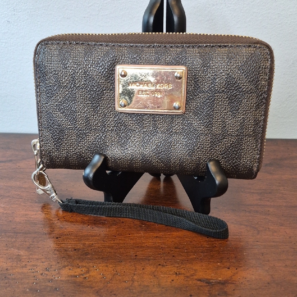 Michael Kors Brown 6.5 X 4 Zip-Around Wristlet